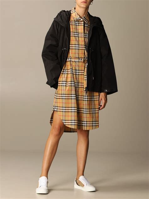 burberry kleid etikett längs|burberry store online.